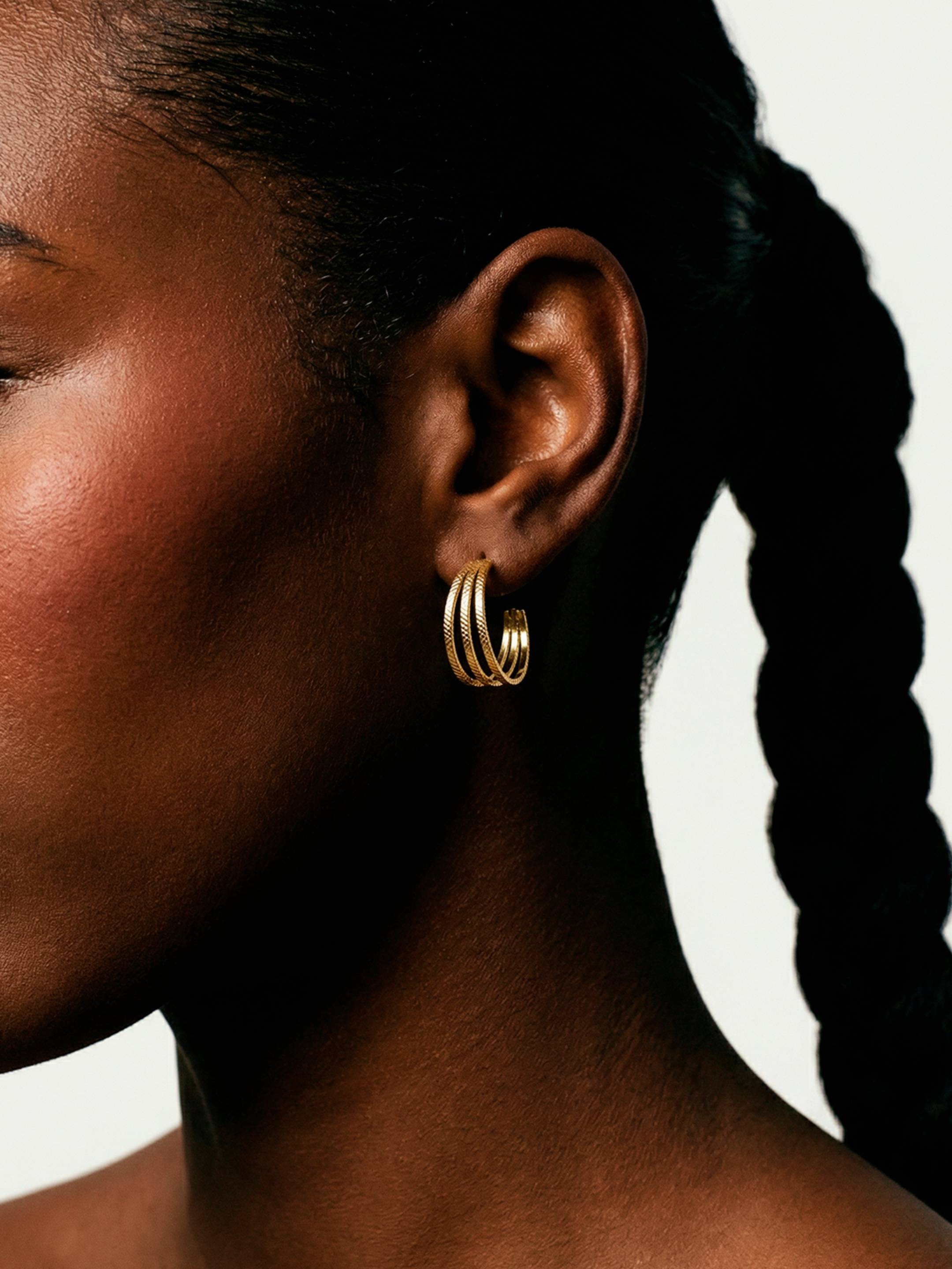 Boucles d’Oreilles Créoles Petit Modèle en Plaqué Or 18 Carats |  Balloul Paris