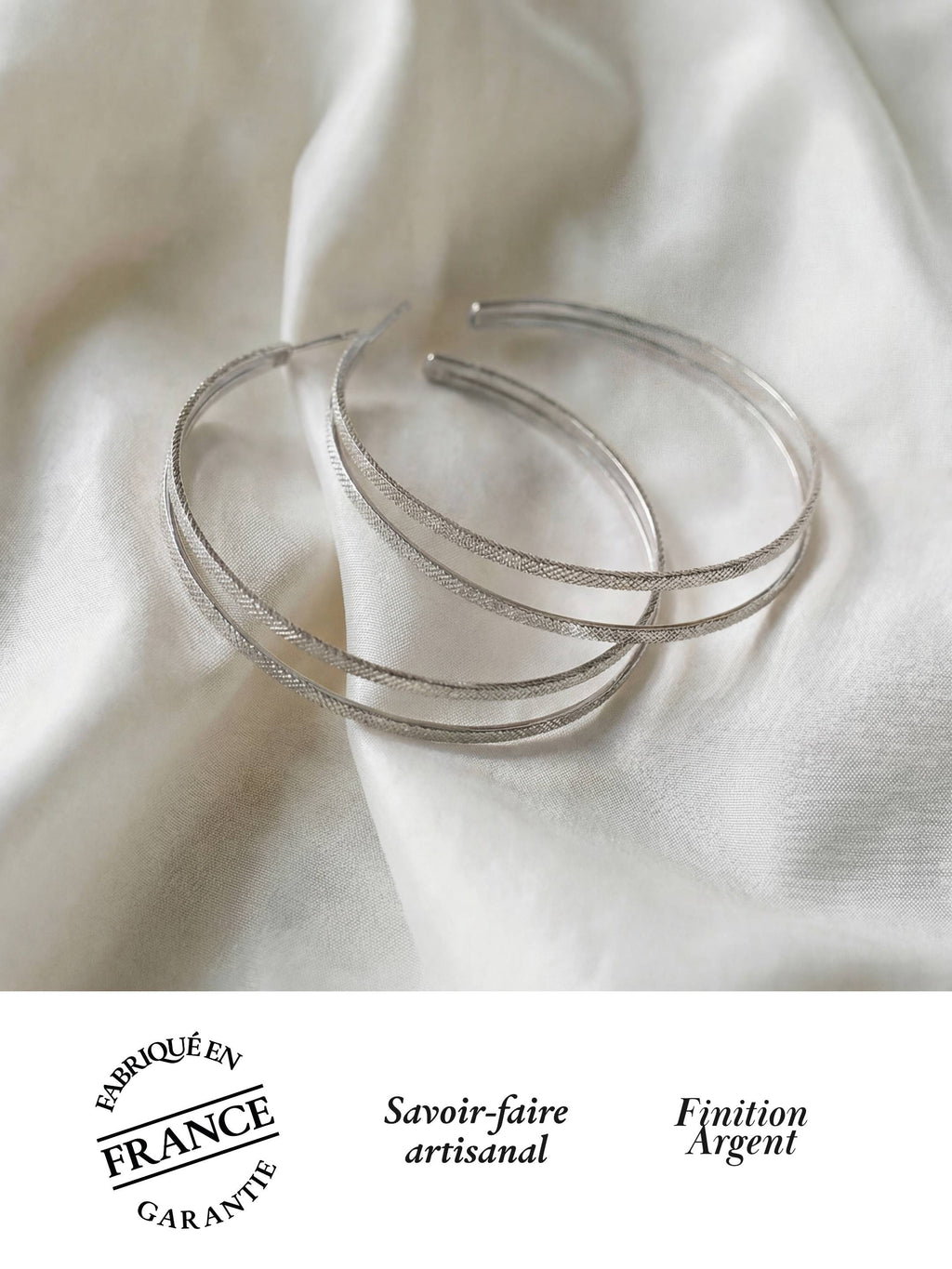 Boucles d’Oreilles Grandes Créoles Finition Argent au Motif Matelassé | Balloul Paris