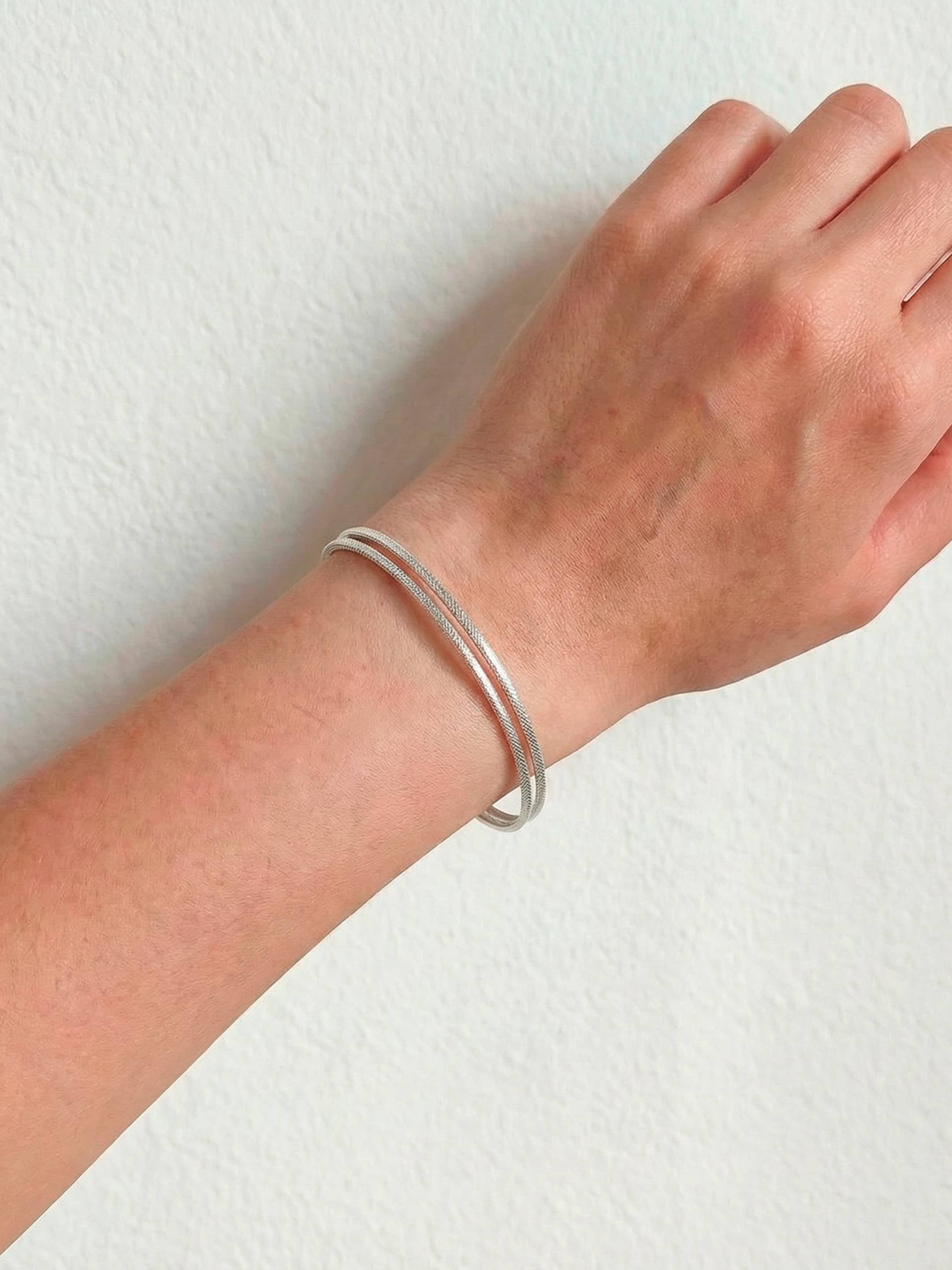 Bracelet Jonc Ajustable Finition Argent au Motif Matelassé | Balloul Paris