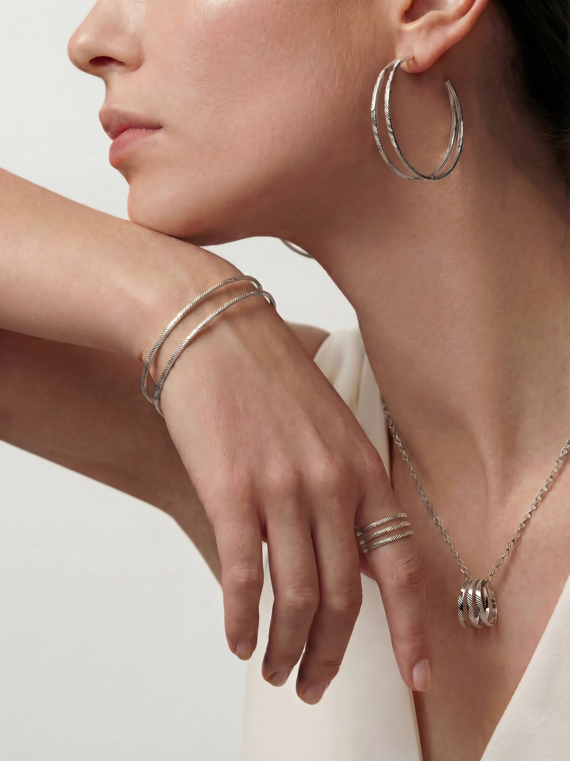 Bracelet Jonc Ajustable Finition Argent au Motif Matelassé | Balloul Paris
