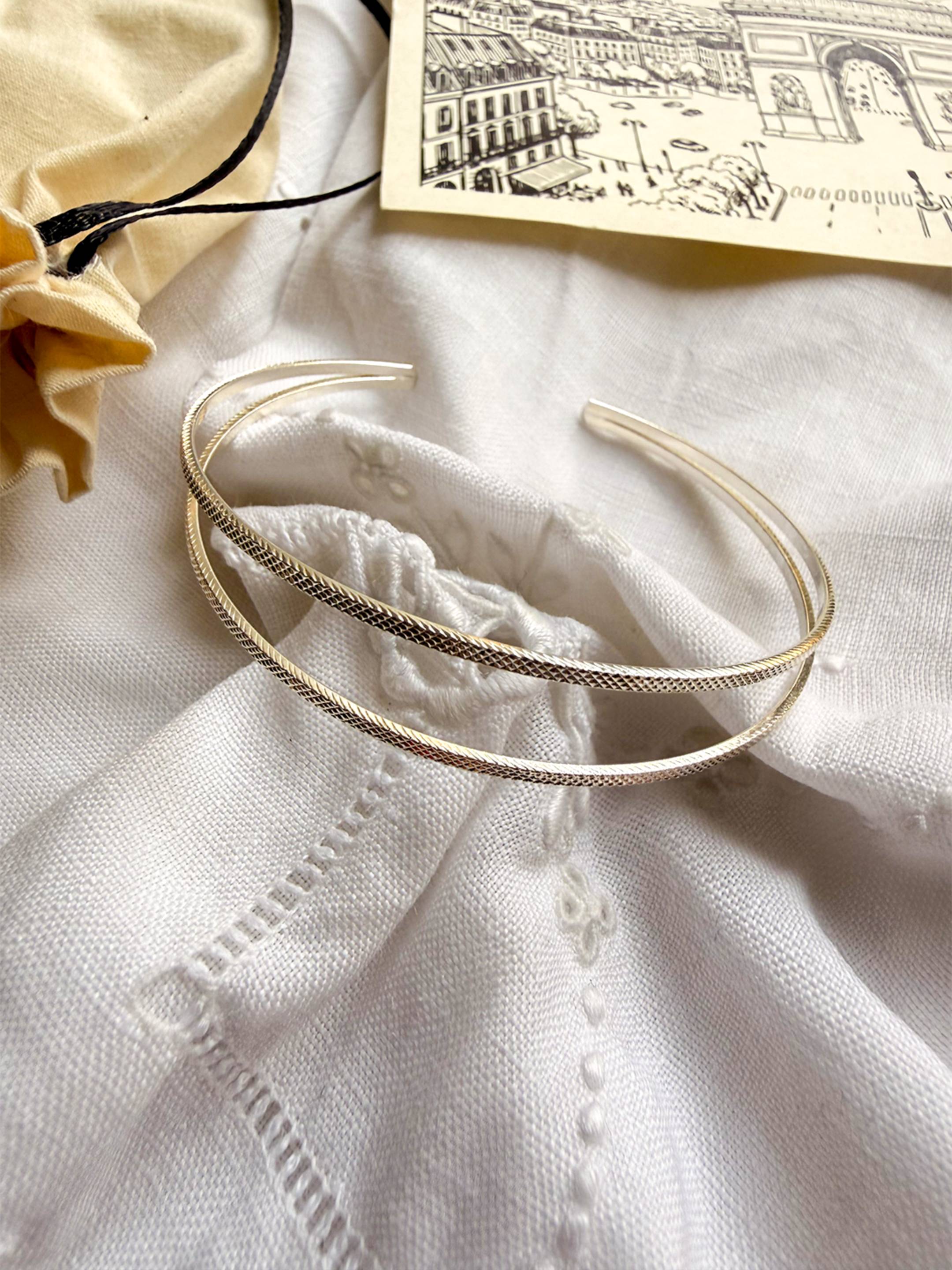 Bracelet Jonc Ajustable pour Homme Finition Argent au Motif Matelassé | Balloul Paris