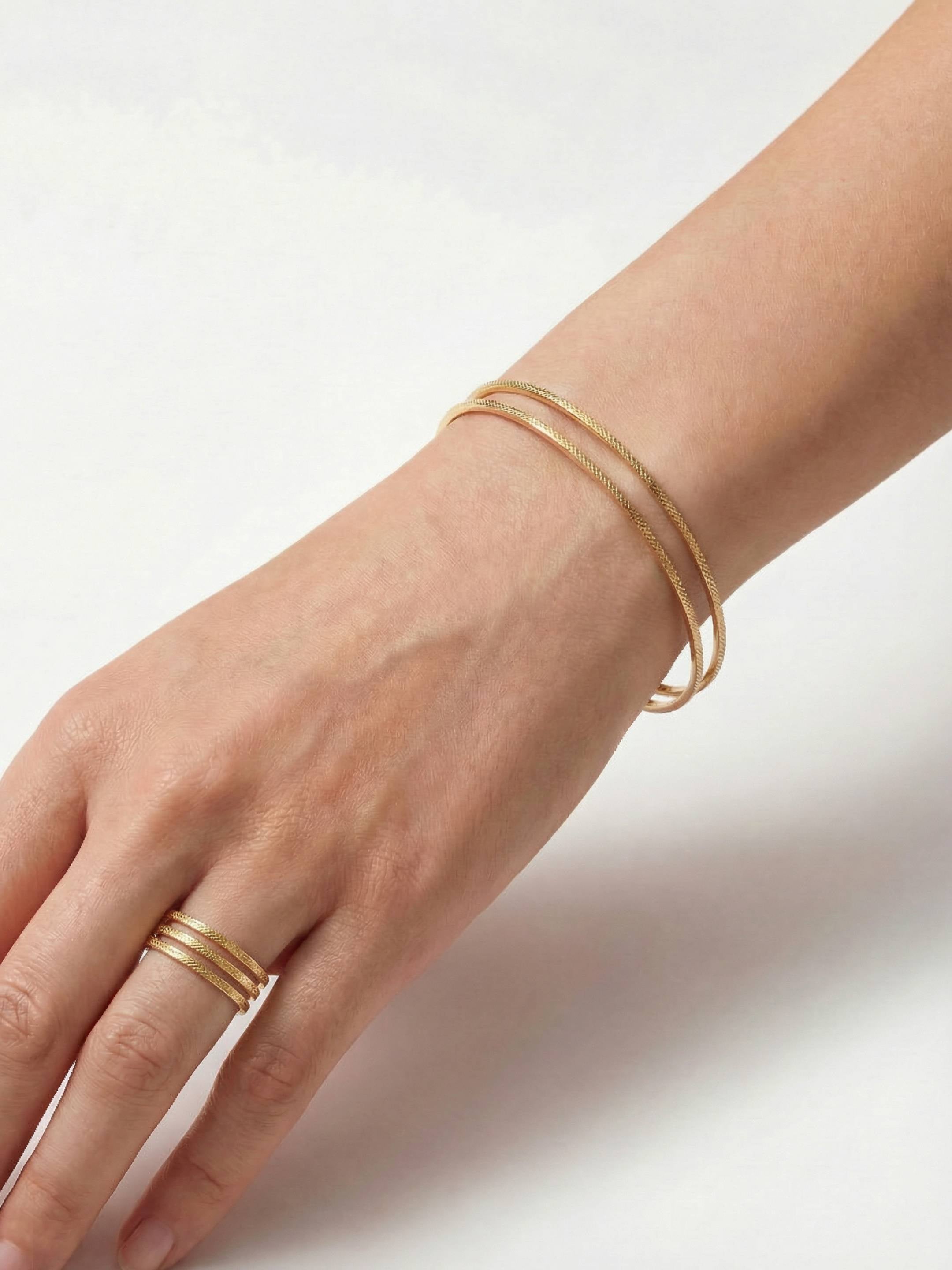 Bracelet Jonc Ajustable Matelassé en Plaqué Or 18 Carats | Balloul Paris