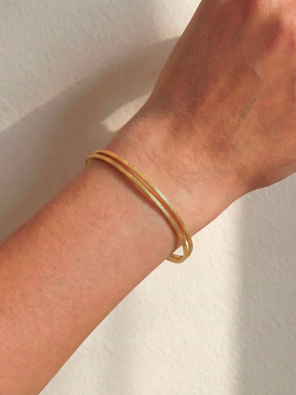 Bracelet Jonc Ajustable Matelassé en Plaqué Or 18 Carats | Balloul Paris