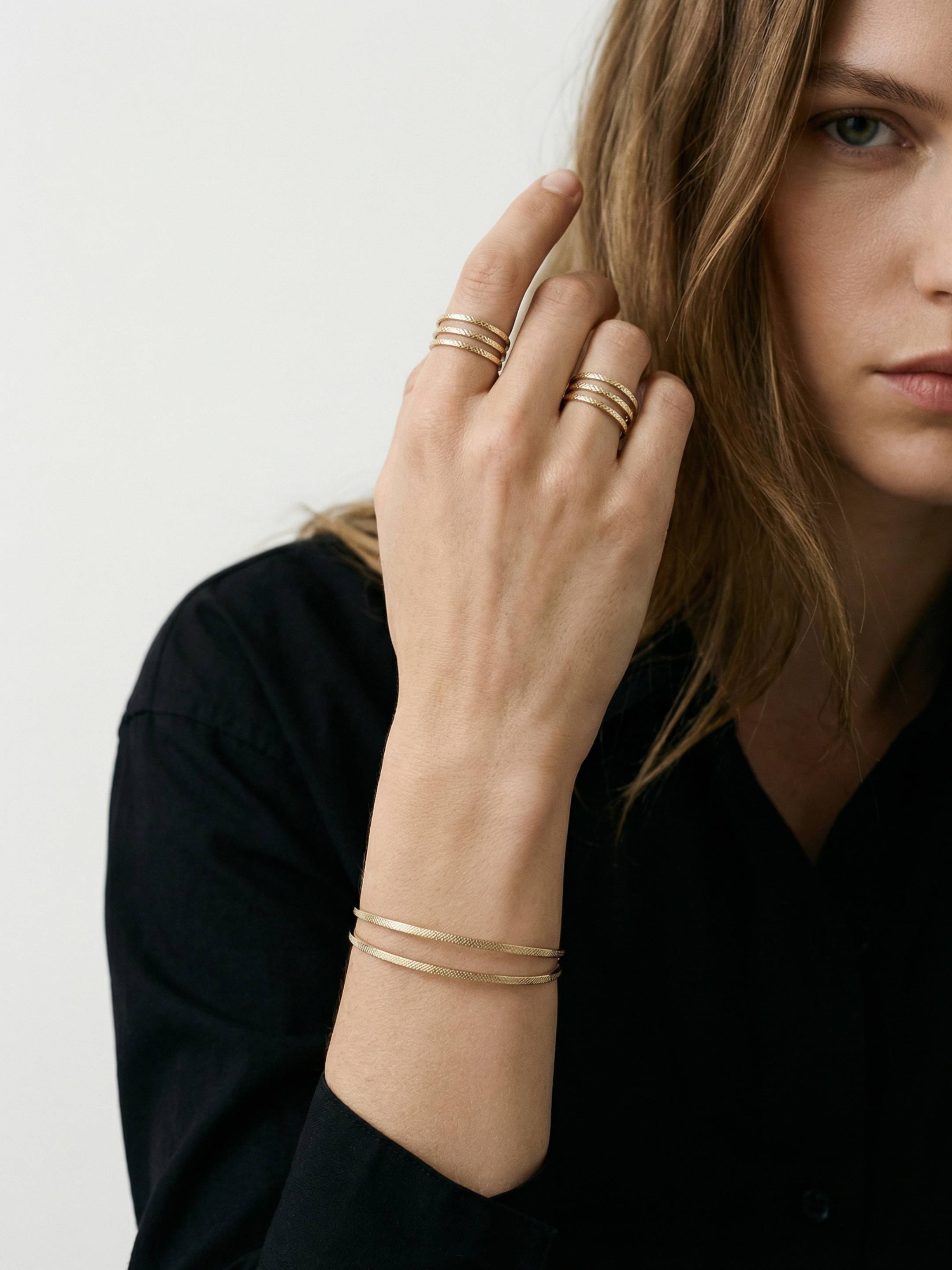 Bracelet Jonc Ajustable Matelassé en Plaqué Or 18 Carats | Balloul Paris