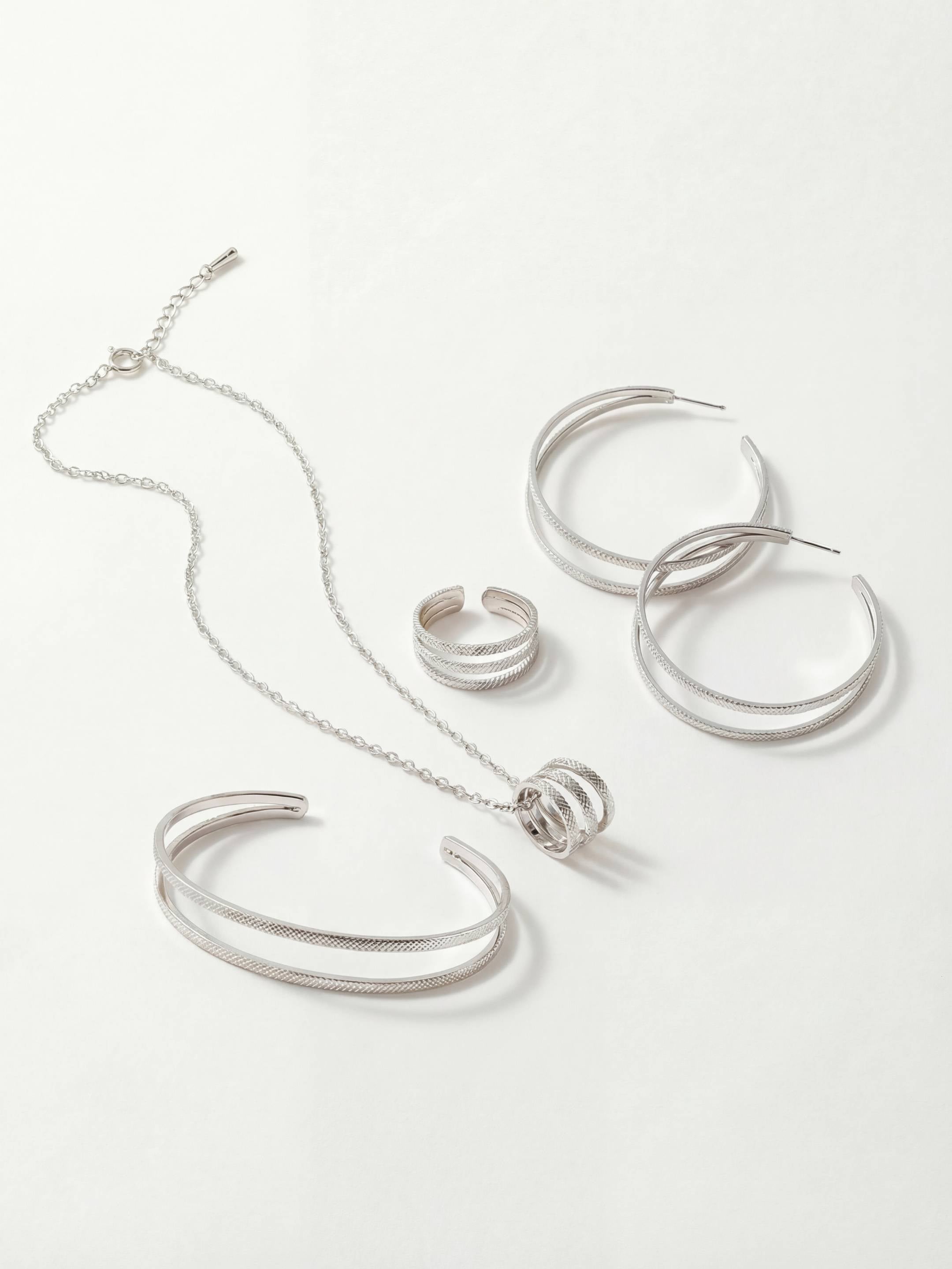 Parure Bracelet, Grandes Créoles, Collier & Bague Ajustable Finition Argent | Balloul Paris
