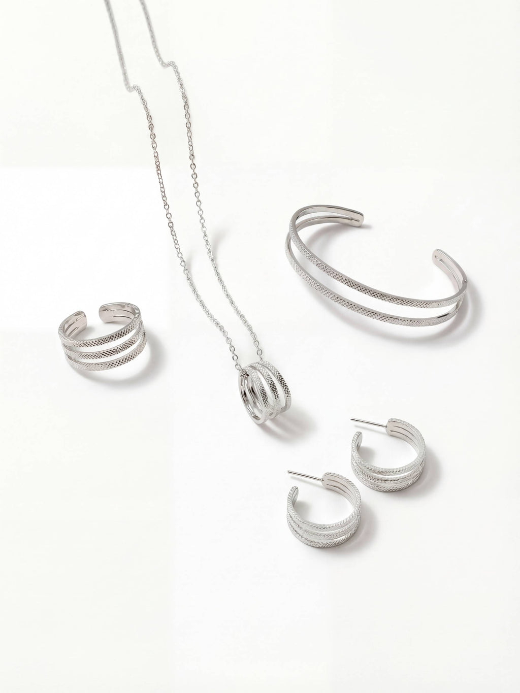 Parure Bracelet, Petites Créoles, Collier & Bague Ajustable Finition Argent | Balloul Paris