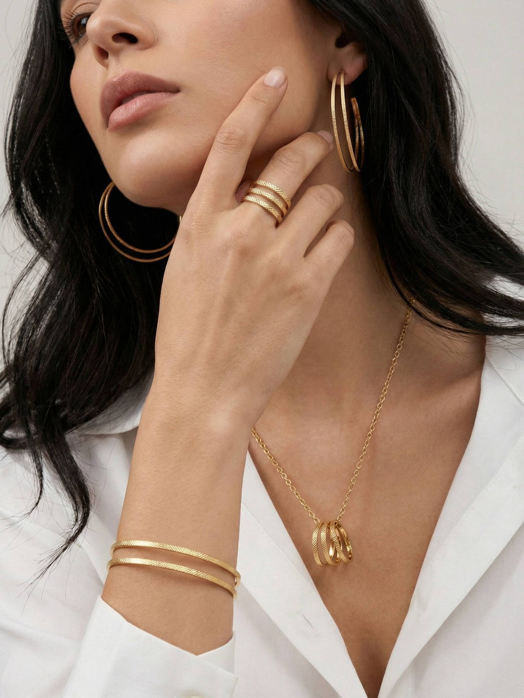 Parure Bracelet, Petites Créoles, Collier & Bague Ajustable en Plaqué Or 18 carats | Balloul Paris