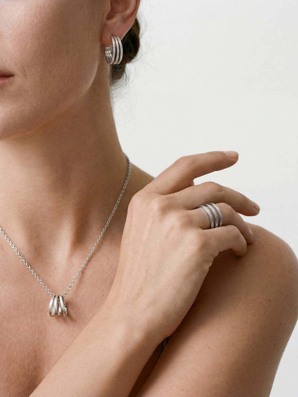Parure Petites Créoles, Collier & Bague Ajustable Finition Argent | Balloul Paris